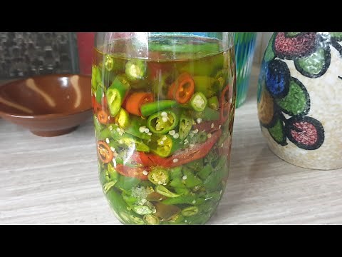 Bocal de piment confit a l'huile d'olive