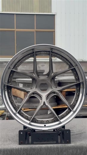 Popular 2pc design with Centerlock hole style. Brushed grey Center and polished lip😍 If You wanna do single hole style we have many solutions for you even if your car has 5 lug pattern.🙌🙌🙌#forgedwheels #fyp #carsport #2piecewheels