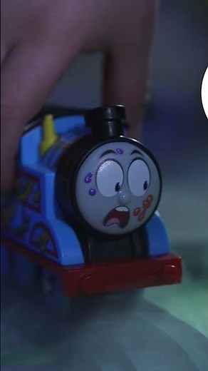 🎨🟢 Thomas lights up the way! | Watch out, Thomas! | #shorts