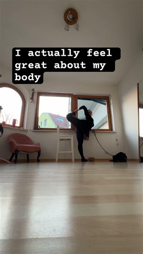 Develop eating disorder because of industry’s beauty standards? No, thank you ☺️ 🩰