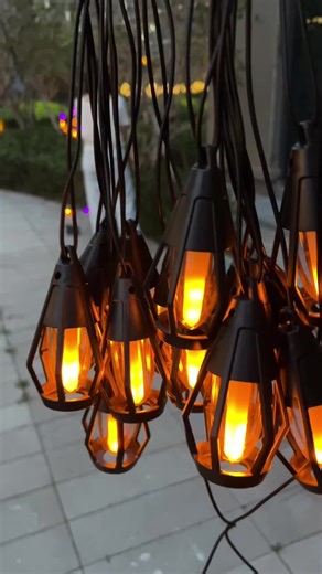 These Flacchi solar flame string lights look EXACTLY like vintage mini gas lanterns! They have a realistic flickering effect that gives off the absolute coziest warm glow at night. 🕯️🔥 Plus, they are 42 ft long and completely solar-powered! ☀️ #outdoorlighting #solarlights #homedecor #tiktokshopfinds #patiomakeover