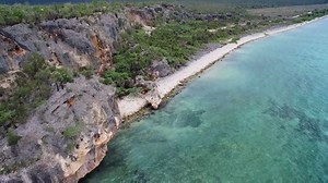 Disfruta de este documental #EcosDeLaCostaRD. A través del libro "Ecos de la costa. Travesía por el litoral marino dominicano", autoría de Domingo Marte, y la #AppCostaDominicana, el viajero puede conocer y disfrutar, trecho a trecho, los tesoros que guarda el borde costero de la República Dominicana. Conoce más de este proyecto transmedia y descarga la aplicación desde nuestra web: https://www.popularenlinea.com/costadominicana | Banco Popular Dominicano
