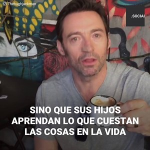 “Sólo quería ayudar a mi hijo con una chica, pero de pronto me vi a mí mismo transformado en Wolverine...en plena vía pública”. Hugh Jackman jamás olvidó ese día en que tuvo que perder toda la vergüenza para complacer al, en ese entonces, pequeño Oscar...y nada salió como esperaba. Síguenos en nuestro canal de YouTube: http://bit.ly/yt-upsocl | íconos