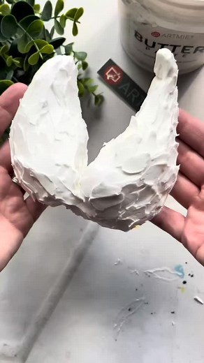 504 reactions · 12 comments | Jak jsme z vrácené máslové pasty vytvořili dekoraci ve tvaru křídel 諾 #artmie | ARTMIE.cz | Facebook