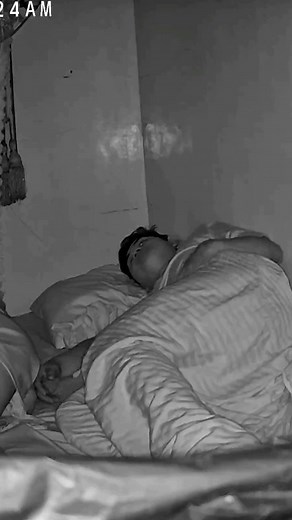 Ano ba daw gagawin ko kung dumikit sya sa sa wall during episodes nya? Videohan sya? Hahha alangan naman magpaka-exorcist ako😂 Sinabi nya talaga yung katipunan😭 Feeling nya ata nasa museum kami. First time nya umupo while nananaginip. Baka next time sleep walk na. #sleepwalk #sleeptalk #exorcist #funnyreels #marriedlife | Lara Jean Galvez - Pacatang