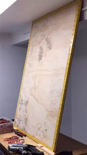 ゴジラの花 Gojira no hana (Godzilla’s Flowers) in nearly 3,000 bottle caps, many of which I collected as a bartender 😇 | JAM Bottle Cap Art