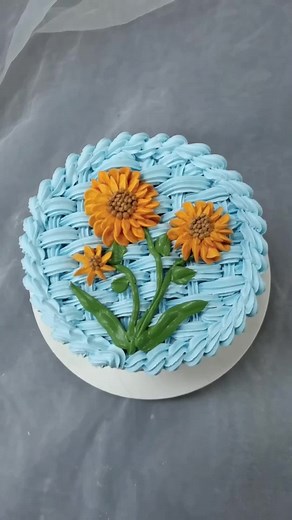 You are my sunshine🥰🥰🥰#cakedecoration #creativecake #creamcake #sunflowercake #caketutorials