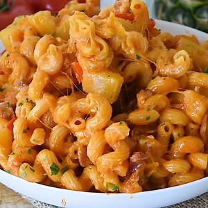 49K views · 114 reactions | One-Pot Hawaiian Pasta is a quick and easy 30-minute dinner that packs all the punch that comes with Hawaiian flavors, in an easy to make, hearty dinner. RECIPE: https://www.theslowroasteditalian.com/2018/05/one-pot-hawaiian-pasta.html | Recipe Central | Facebook