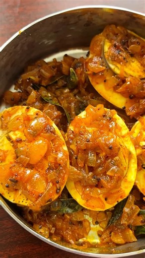 Sharmilee Prakash on Instagram: "Wooden products from @potscrocks Mutta Thokku 2 boiled eggs 1 big sized onion chopped finely 1/4 tsp turmeric powder 1 tsp red chili powder salt to taste 1/4 tsp pepper powder To temper 2 tsp oil 1/4 tsp mustard seeds 1/4 tsp cumin seeds few curry leaves a tiny pinch hing"