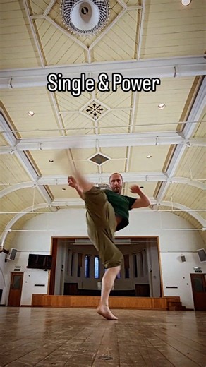 What are you choosing for a fight? One single powerful kick with the aims of doing maximum damage. Or A cleverly planned double kick with the aim of catching your opponent when they aren't expecting. #taekwondo | Master Luke Robinson