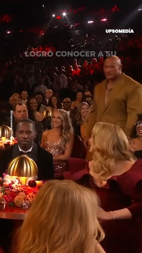 Los Grammy 's le dieron una sorpresa a Adele al reunirlo con su ídolo, pero la emoción del momento hizo parecer que había algo de intimidad. | íconos