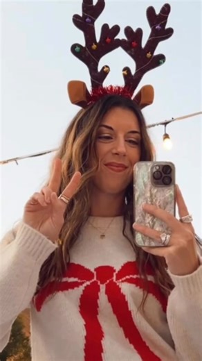 SALT WATER DESIGNS | Freshwater Pearl Jewelry on Instagram: "Wishing you all a happy holiday season!! Thank you so so much for all of your support this year. I’m excited for some of you to have some pretty pearls and shells under your trees! 🐚🎄 Xo, Sam ✨🦌"