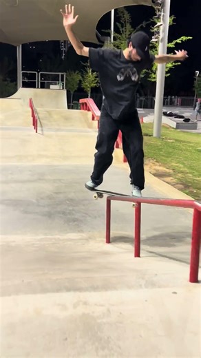 Guy Cohen shredding the park on his favorite WKND board #skateboarding #skatepark