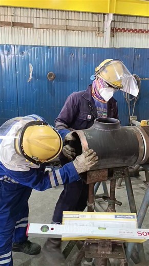 Fit-up of fittings to pipe and proper alignment for pipeline assembly #fitupprocess #fabricator #fabrications #pipefitters #fabrication | Christopher Rejano