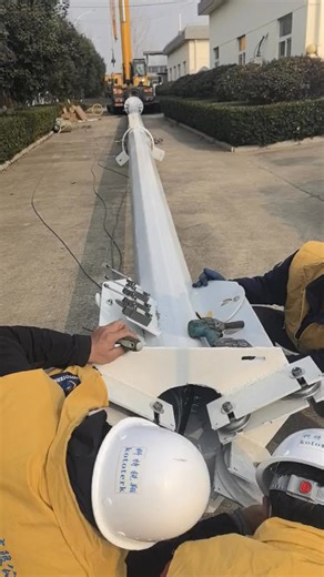 When choosing high mast lights for large-scale venues, core configuration matters most, and hassle-free installation is the key! Kototerk 45m Automatic Lifting High Mast Light is tailor-made for scenarios like squares, ports, stadiums, and transportation hubs, paired with on-site/remote video dual guidance to ensure worry-free delivery of every lighting project. Top-tier Configuration, Full Performance: • The lamp pole is made of high-quality Q235 steel plate, treated with double processes of ho