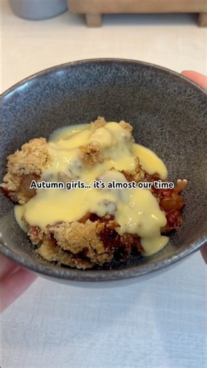 Apple & Strawberry Crumble 🍎🍓🍂🤎#applecrumble #autumn #desserts #crumble #baking