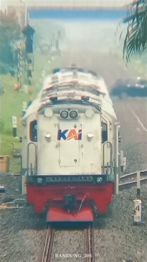 COMMUTERLINE BARAYA PERSIAPAN MEMASUKI STASIUN RANCAEKEK #cc201 #lokalbandungraya #daop2 #keretaapi