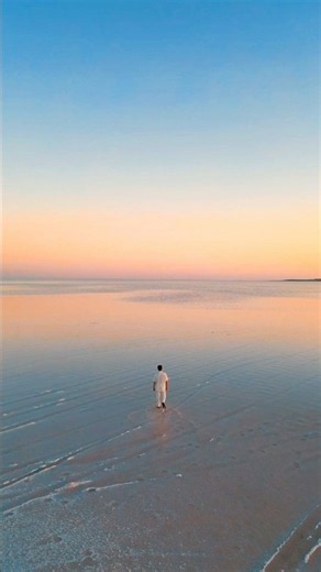 Bolivia’s Salar de Uyuni 🇧🇴 | Where the Sky Meets the Earth ✨