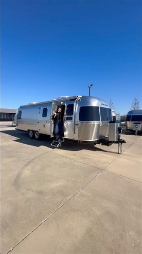 Trade-in spotlight of the week! The 2021 Airstream Classic travel trailer