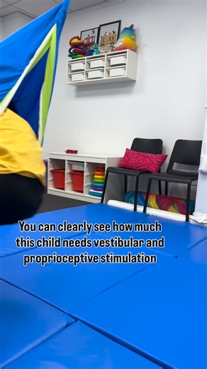 Because the vestibular and proprioceptive systems play a key role in motor development, balance, coordination, and the child’s sense of body awareness and security. When these systems are not sufficiently stimulated, a child may: • struggle to maintain balance, • move cautiously or appear clumsy, • constantly seek strong movement input (e.g. jumping, spinning, climbing), • have difficulty focusing or regulating emotions. That’s why daily activities that stimulate these systems are so important —