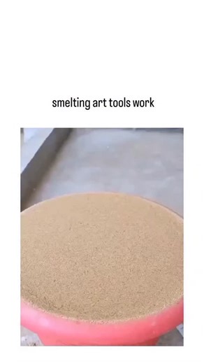 picpac17 on Instagram: "@bitzcasino The post features a 20-second video demonstrating sand casting, where a plastic scallop-shell mold is pressed into sand, refined with tools, filled with molten aluminum, and cooled to reveal a shiny metal seashell artifact, captioned "smelting art tools work" to showcase DIY metalworking. Posted by Indonesian creator @basotulangenak (Mama K), it has garnered 266K views, 529 likes, and 407 replies within hours, with responses in Indonesian praising the techniqu