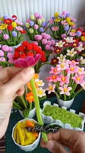 Kak gimana cara membuat bunga goyang biar bagus dan rapi..!!? Caranya ada di akhir vidio ya beb 😘😘😘 #alitacraft #bungagoyang #bungaviral #trending #viral #homedecor #diy #handmade #crafting #diycrafts #craftfair #handmadegoods #fbpro #fyp #jangkauanglobal #sorotanpublik #kawatbulu #pipeclener #costumorder | Evi Legazy