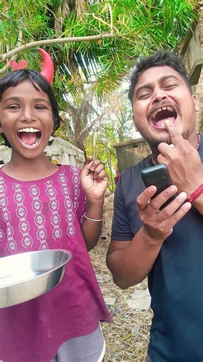 Cute kid pranks sneaky dad👶🏻😂❤️🤪🙋🏻‍♂️🌈✅🚀