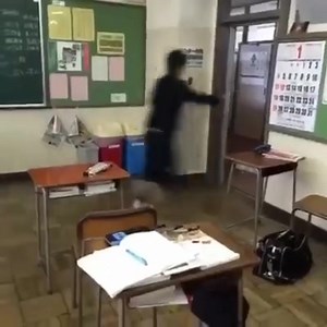 1M views · 10K reactions | LOL!!ㅋㅋㅋㅋㅋㅋ We definitely didn't see that coming..!! ★.★ Check out this hilarious video where a student pranks his friend and then the funniest thing happens!!ㅋㅋㅋ <3 | Koreaboo | Facebook