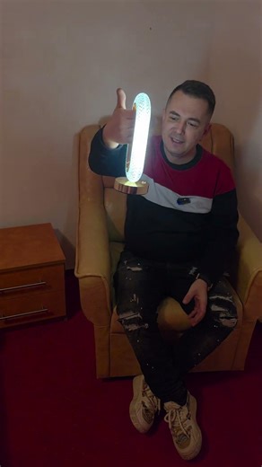 Lampă LED Cristal Portabilă – Efect de Diamant, 3 Culori, Control Tactil, Reîncărcabilă USB