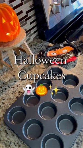 1.6M views · 8.1K reactions | Halloween Cupcakes  #Halloween #halloweenishere #halloweencrafts #halloweenfinds #halloweendecor #Halloween2025 | Michelle slzr | Facebook