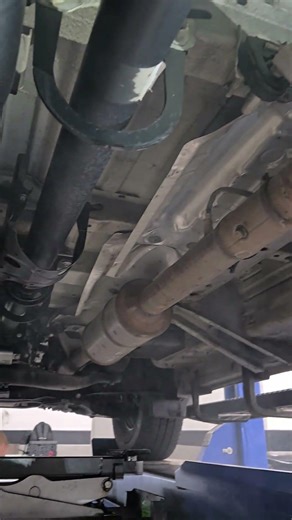 smoke test to find an exhaust leak #diesel #maintenance #serviceadvisor #fuelsystem #sprinter