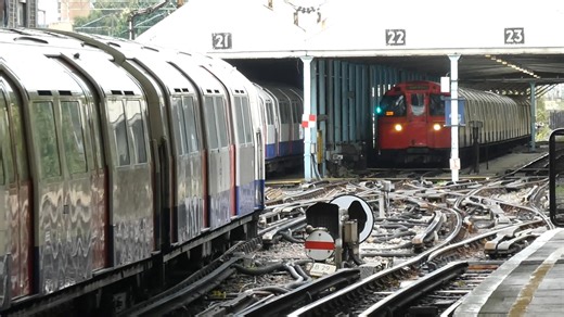 I posted a video of Queens Park yesterday and someone commented about the Bakerloo services that pass through tha carriage shed. I posted this video from 2019 on my own Facebook page recently. A northbound service heads through 21 road towards Willesden Junction, whilst a service starting here comes out of 22 road. Through services from Willesden pass through 24 road. | Boogies Trains