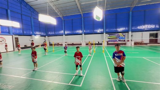 🏸 ตีแบดกับเรา ได้อะไรมากกว่าการออกกำลังกาย 🏸 ⭐️⭐️ผู้ฝึกสอน นาย ธนาวัสน์ อุดมสีห์ภรกุล ( โค้ชแฟรงค์ ) ⭐️⭐️ อดีตชายคู่มือวางอันดับ 1 ของประเทศไทย มีประสบการณ์สอนแบดมินตันมากกว่า 8 ปี 🏸สนามแบดรีแลกซ์คอร์ท คือความสุขของนักแบดที่ลงตัว🏸 💕เรียนแบดมินตันที่รีแลกซ์จะได้มากกว่าการออกกำลังกาย💕 ❤️วันจันทร์-ศุกร์ สนามเปิดให้บริการตั้งแต่ 15.00 น. - 23.00 น. ❤️วันเสาร์ สนามเปิด ให้บริการตั้งแต่ 12.00 น.- 19.00 น. ✅ ฝึกซ้อม 17.00 น. - 19.00 น. ✅ รับสอนตั้งแต่ 5 ขวบ ขึ้นไป ✅ พาลูกห่างจอมือถือ ✅ นักกีฬาแข่