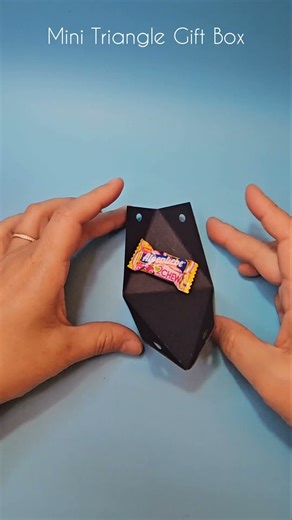 Mini Triangle Gift Box 초간단 삼각 기프트 박스 만들기 超かんたん 三角ギフトボックス 作り方 #diy #origami #paper #GiftBox