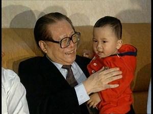 2000年2月，在广东高州考察期间首次发表三个代表重要论述