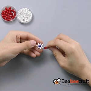 13 shares | #Beebeecraft tutorial on making #earrings with black and red #glassbeads. Find here>> https://bit.ly/2TnebAD | Lovehobbycraft | Facebook