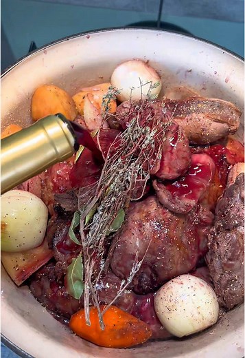 Mijoté de Chevreuil : Recette Rustique et Réconfortante