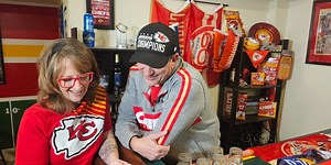 ‘We all got rings’: Lee’s Summit couple celebrates Super Bowl wedding anniversary