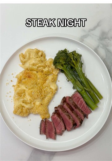 The perfect steak night combo for me is medium rare steak with a side of Mac and cheese and broccolini 😍 #mealideas #steaknight #cookwithme #easyrecipe #balanceddiet