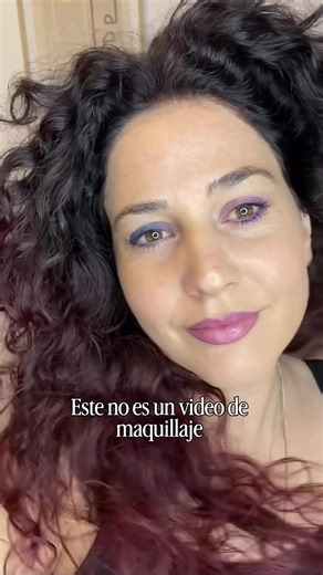 Vamos a empezar por lo básico. ¿Qué es la terapia de regresión? La terapia de regresión es otra forma de sanar tus emociones y los problemas que estás viviendo en esta vida. A través de este trabajo, viajamos a vidas pasadas, donde es tu propia alma la que te va guiando hacia los momentos que necesitas ver, comprender y sanar 🌀 Nada ocurre al azar. El alma siempre muestra aquello que está listo para ser liberado. Yo en este proceso simplemente soy una guía. No hago el trabajo por ti. El verdade