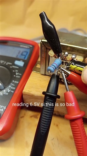 circuitry for testing electrolyte capacitor 1000uF