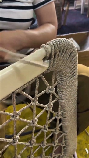 This Amazing Rope-Weaving Technique Creates a Strong and Perfectly Knotted Pattern!