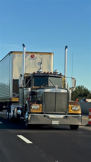 🕺🏼 #largecarmag #bigdieselmedia #bigdieselboyz #bagged #amodel #kenworth #largecarsmafia #bigironboyz #largecarmag | Big Diesel Media