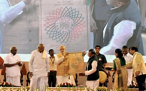 Khadi for nation and Khadi for fashion: Tribute to Bapu