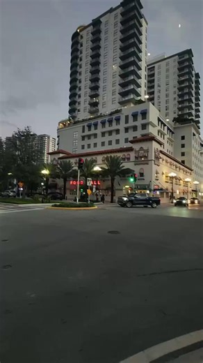 In town for the Bowl games?! 🏈 Spending holiday time with us in Hollywood? 👉 Come eat, shop, and experience live entertainment in a vibrant, walkable district that locals love -- for the win! 👉 Go to Hollywoodfl.org for all the information you need. We're glad you're here! 🌴💯 #HollywoodFL | City of Hollywood, Florida Government