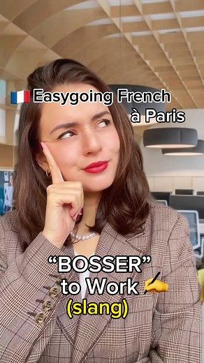 Work like a boss. French expression “bosser” meaning to work! 🇫🇷🤓✍️ 🥐 In French, “bosser” means “to work.” It’s a casual and slang way to ask about someone’s current work situation! 🥐 Example: Person 1: “Hey! Tu bosses où?” (Hello! Where are you working now?) Person 2: “Je bosse chez moi, et toi?” (I work from home, and you?) 🇬🇧 To work (in casual or slang) 🗣️ boh-seh 🥐 Asking ‘Tu bosses où?’ smoothly engages in conversations, fostering connection and camaraderie. 🇫🇷✨ See you in tomor