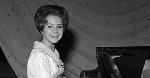 Brenda Lee, 15 ans, interprète sa chanson "I'm Sorry"