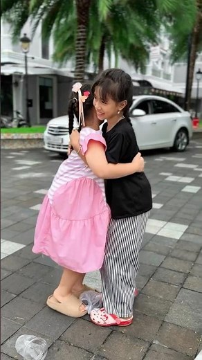 OKLH Ep.43 ONE KIND 👣 A girl gave her shoes to another child #ONEKIND #kindness #humanity #bekind