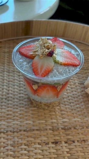 Sărbătorește prospețimea primăverii cu prânzuri fresh, pline de vitamine și aducătoare de vitalitate 🥑 🥗🍅 Data viitoare când ieși #OutForLunch, alege un restaurant unde știi că poți găsi meniuri pe cât de gustoase, pe atât de sănătoase. Ca de exemplu Salad Box sau Avocadoo, unde poți plăti și cu cardul de masă. Tu unde ai mâncat ultima dată ceva fresh, de primăvară? 🌱 | Edenred Romania