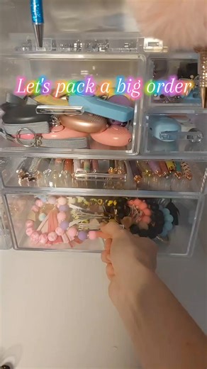 Black accessories go with everything! Thanks Ellie! . . . . #safetykeychains #keychains #keyrings | Intrepid Safety